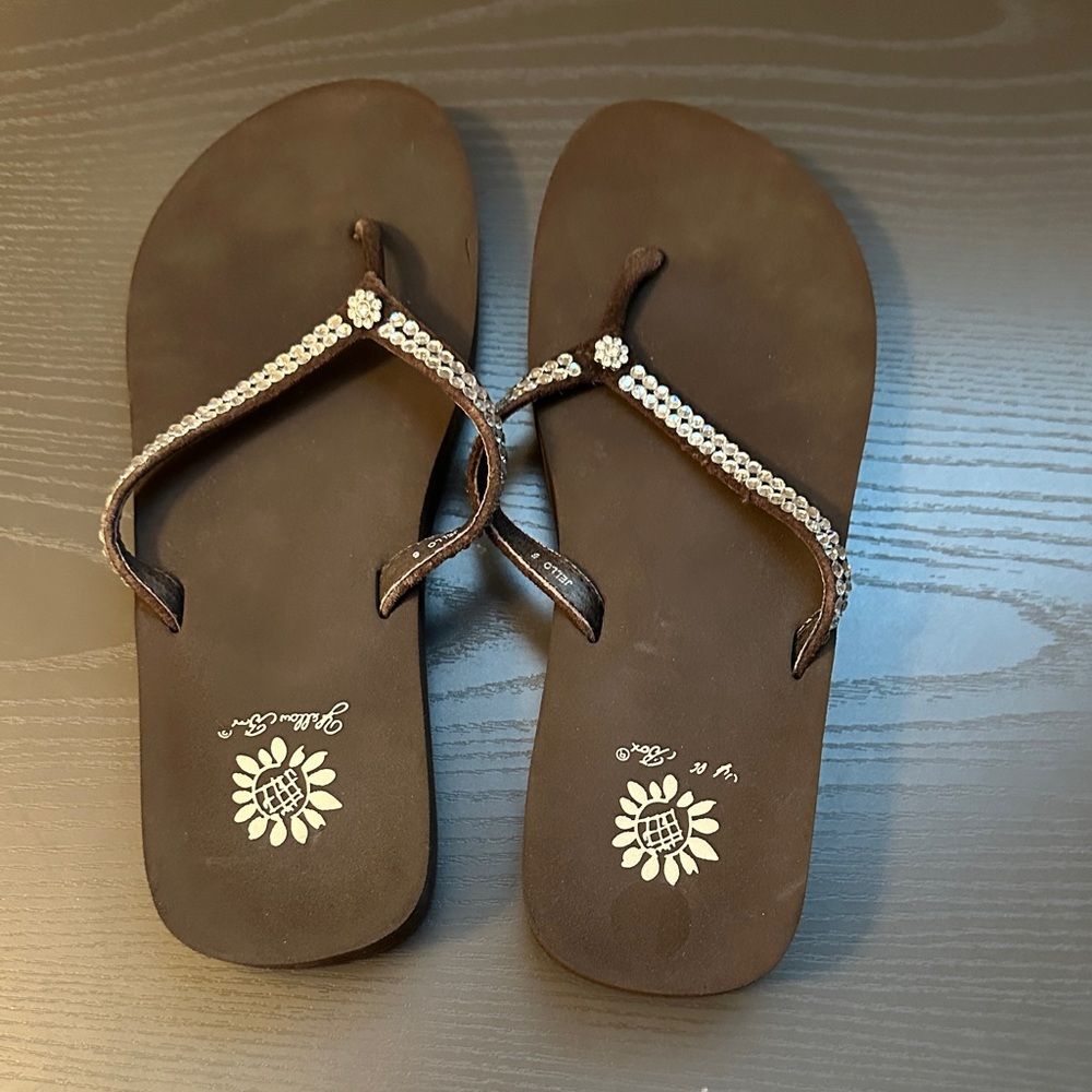 Yellow Box Brown Sandals Flip Lop Slippers Size 6